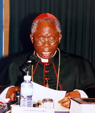 El Cardenal Francis Arinze