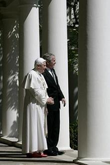 Benedicto XVI con el presidente Bush